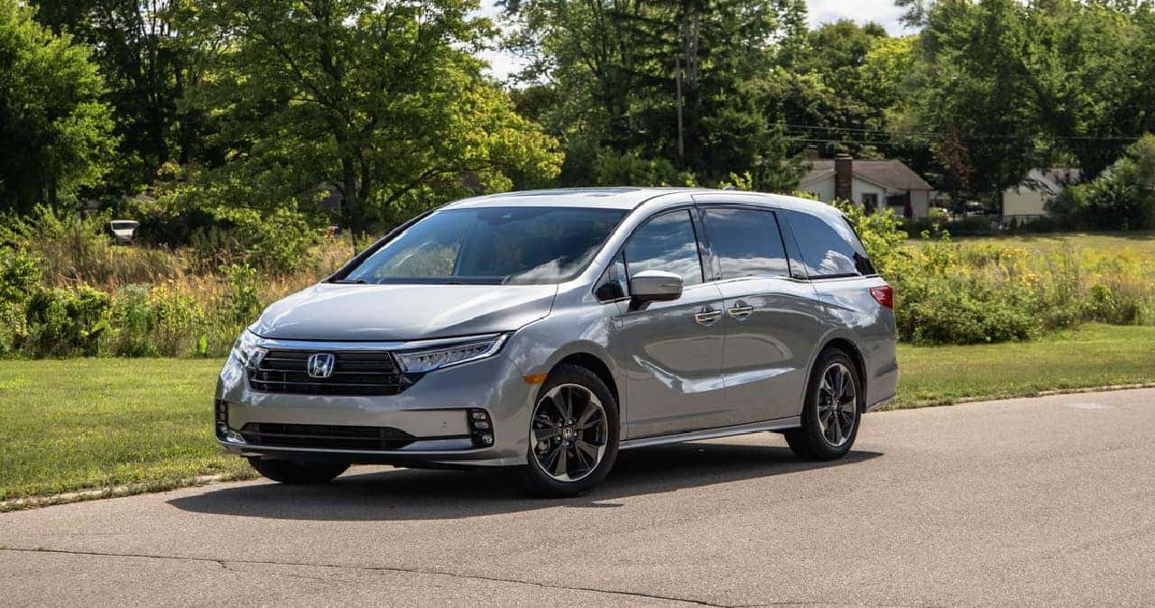 The New Honda Odyssey vs. Toyota Sienna (Comparison Guide)